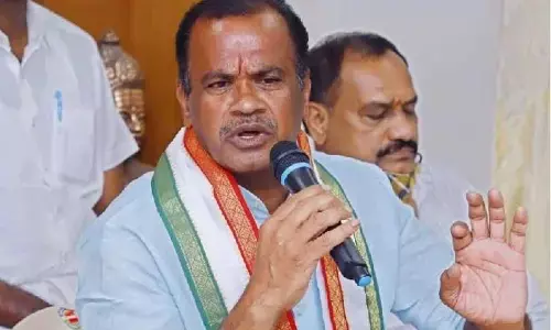 Komatireddy slams delay in Rythu Bandhu relief