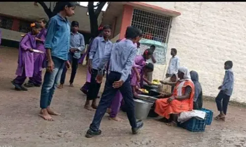 Serving of midday meals amid showers irks parents