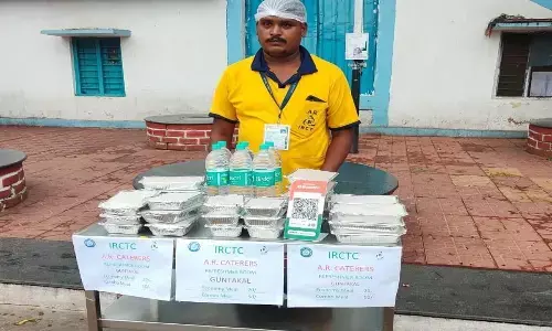 Hyderabad: Four stations in SCR zone set to sell economy meals to passengers