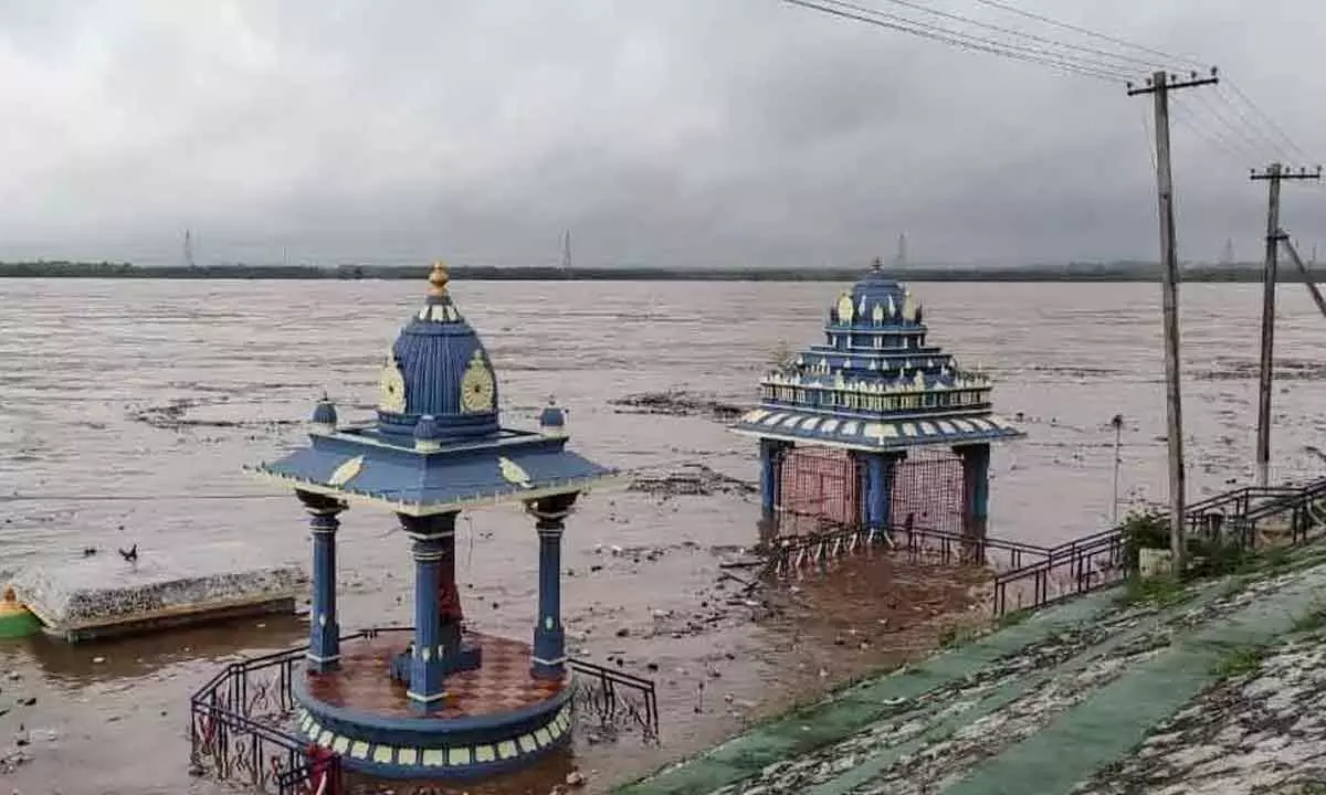 Flood surge is increasing in Godavari