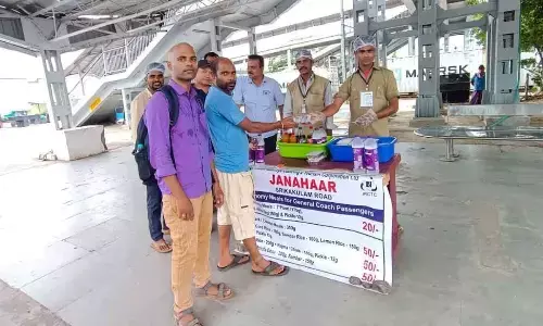 ‘Janata khana’ at general coach locations