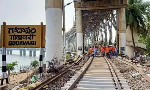 Ban on heavy vehicles on road cum rail bridge Sudden orders were given by the collector