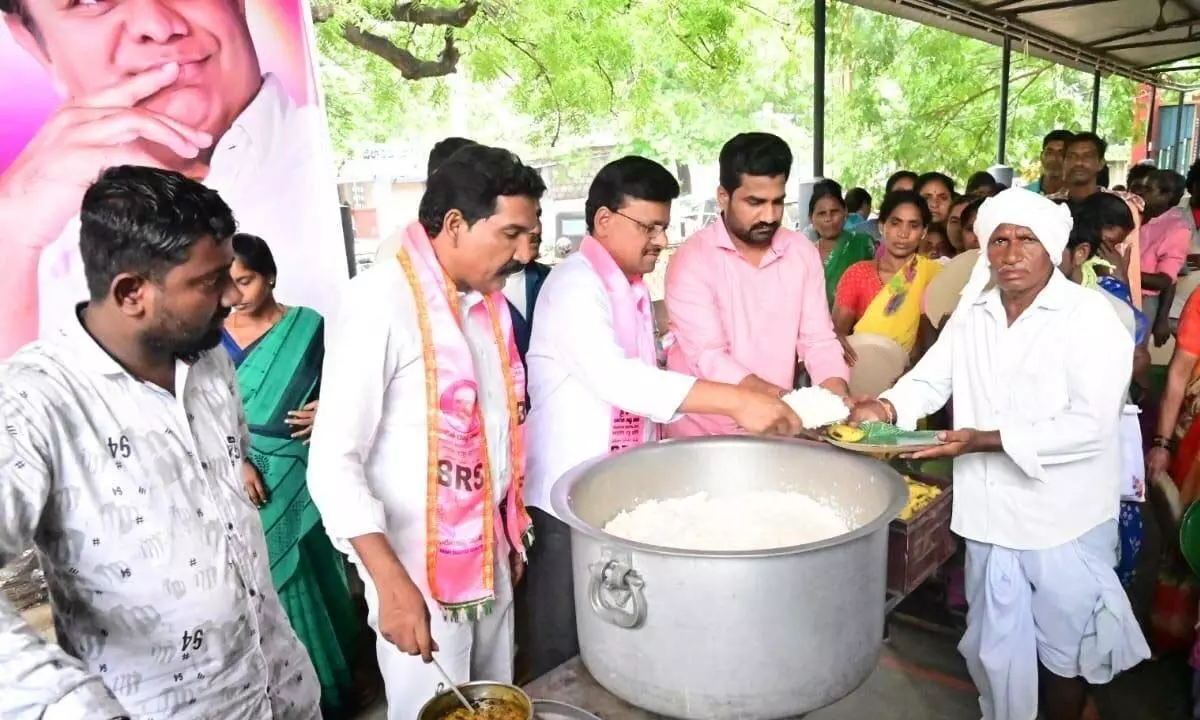 BRS district president, MLC Tata Madhu distributing food on the occasion of Minister KTR’s birthday in Khammam on Monday
