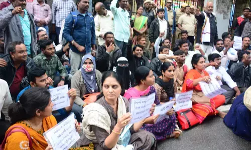 Guest lecturers demand Intermediate commissioner to regularise their duties