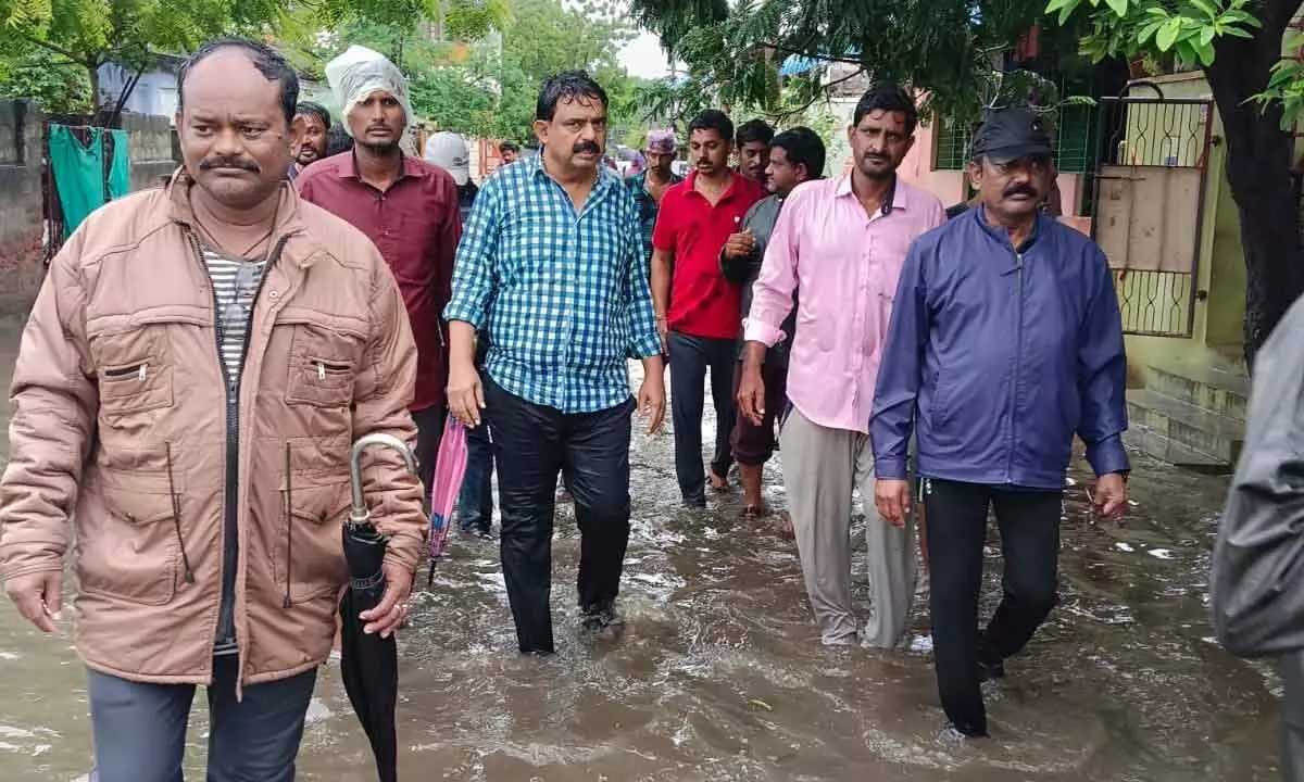Machilipatnam MLA Perni  Nani visits Flood-hit area in Machilipatnam