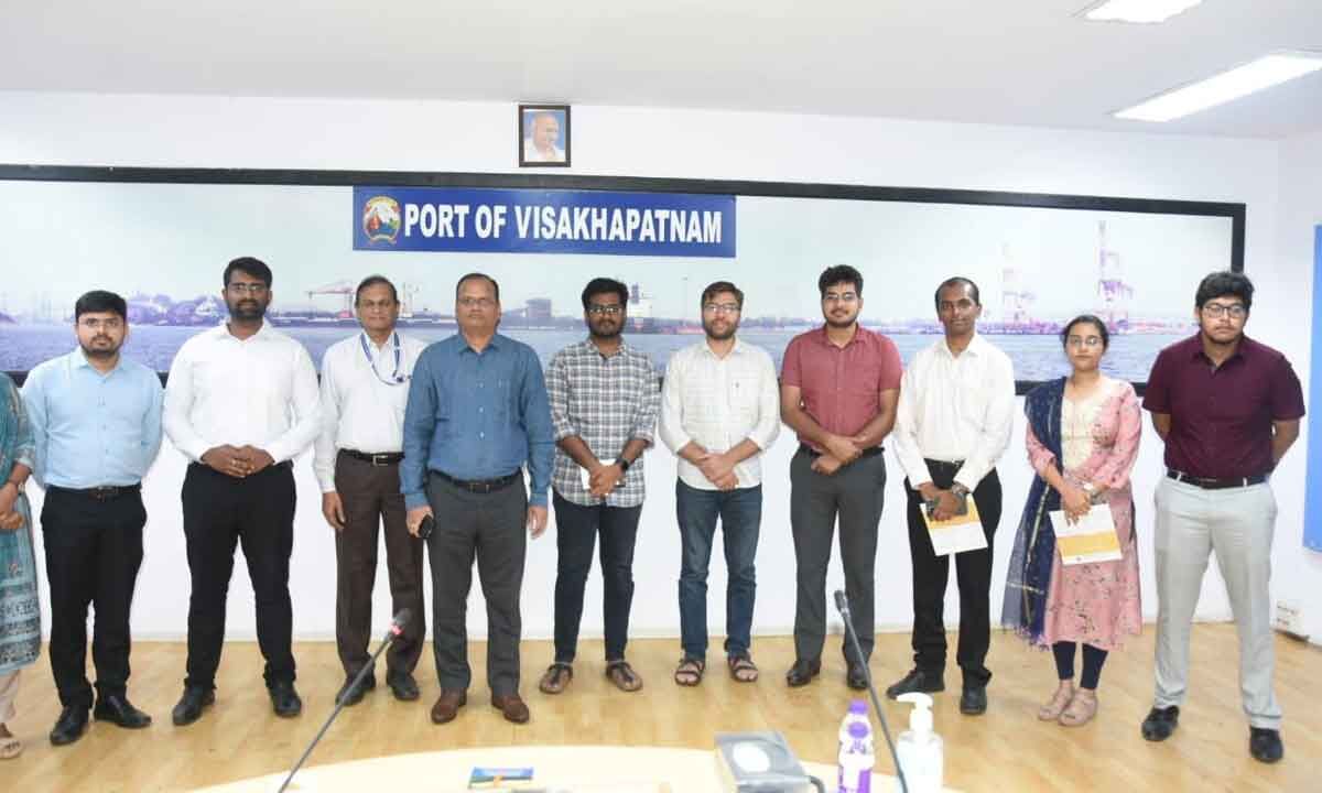 Trainee IAS Officers Visit VPA