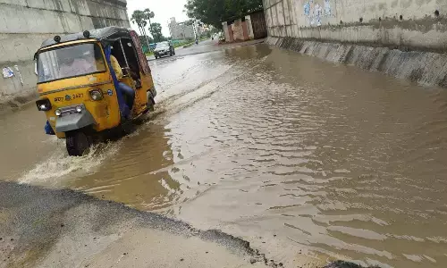 Heavy rain continue to batter AP and Telangana