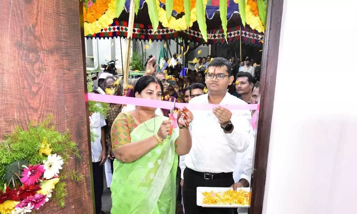 VMC Mayor Bhagya Lakshmi and Commissioner Swapnil Dinkar Pundkar inaugurating employees’ hall in Vijayawada on Wednesday