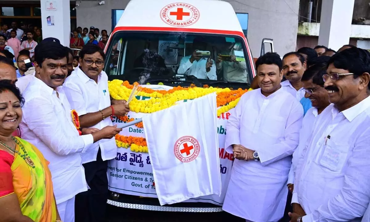 Minister Prashant launches mobile medical vehicle for elderly people