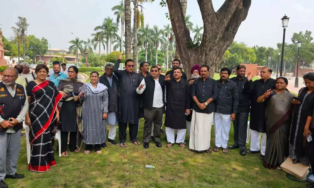 Black dress protest by 17 Opposition party leaders