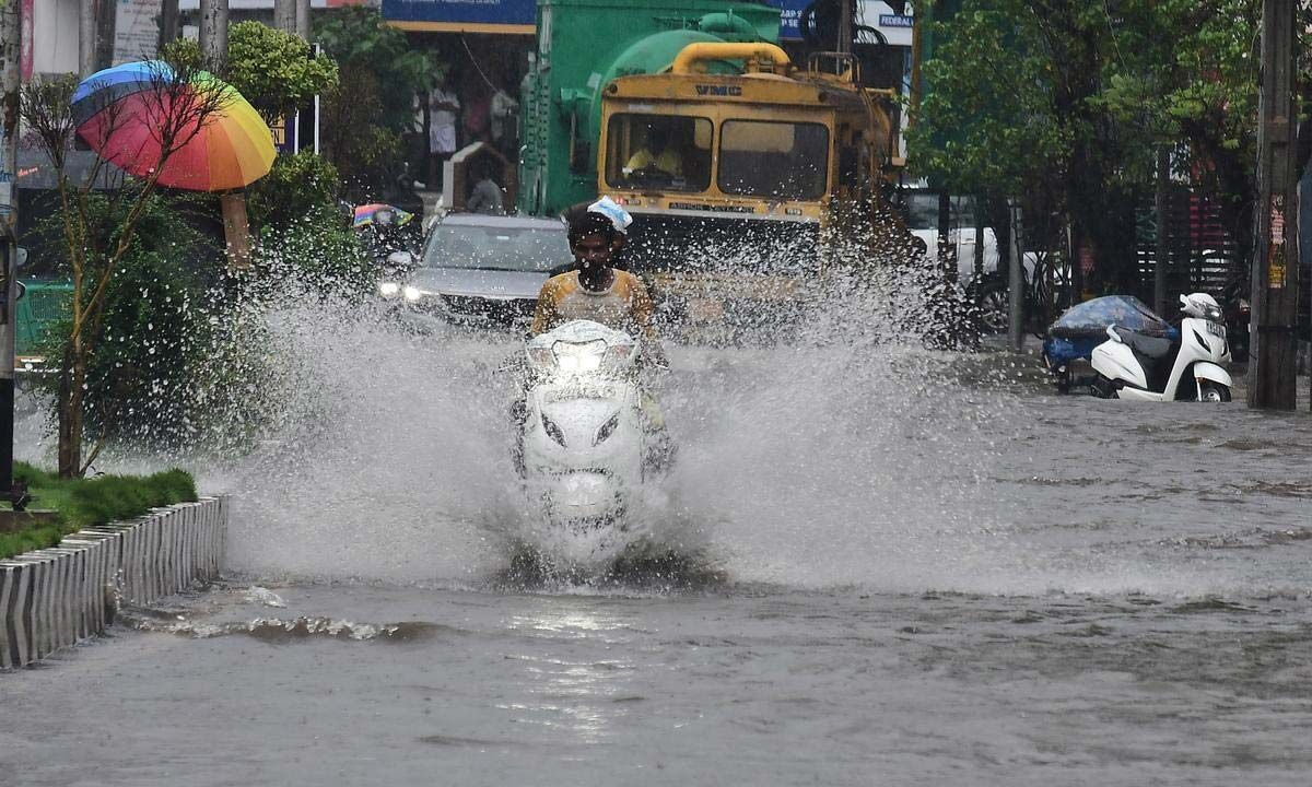 Vijayawada Hyderabad National Highway flooded with Munneru water