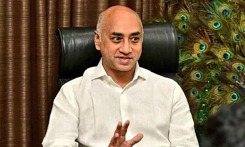 Galla requests Centre to revive concession in train fare for journos