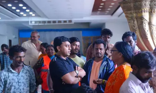 BJP State Spokesperson Anugula Rakesh Reddy interacting with the rain-affected residents in Warangal on Wednesday