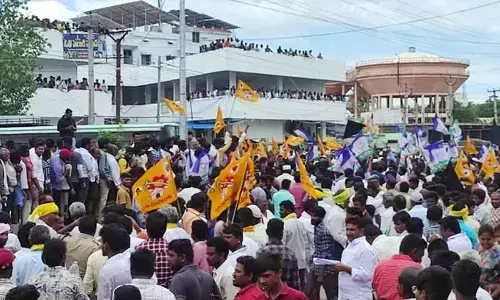 Clash between TDP and YSRCP ranks in Vinukonda, 15 injured