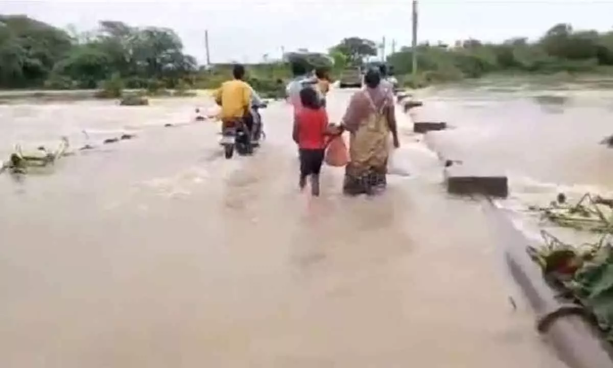 Streams, lakes overflow, cross danger level in Nandyal