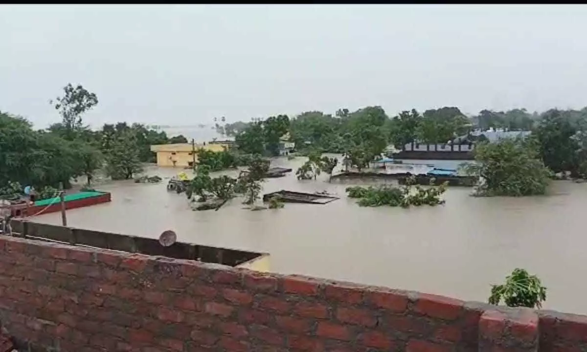 Entire Bhupalpally district under sheet of water
