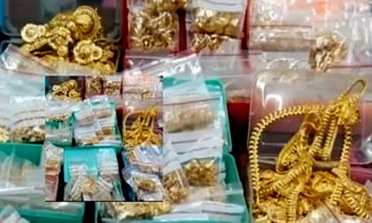 Police seize 10 crore worth gold and arrests four
