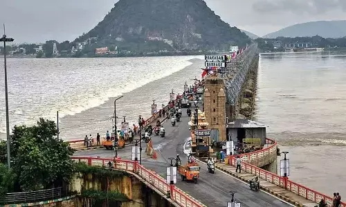 Andhra Pradesh: Huge inflows reported at Prakasam Barrage