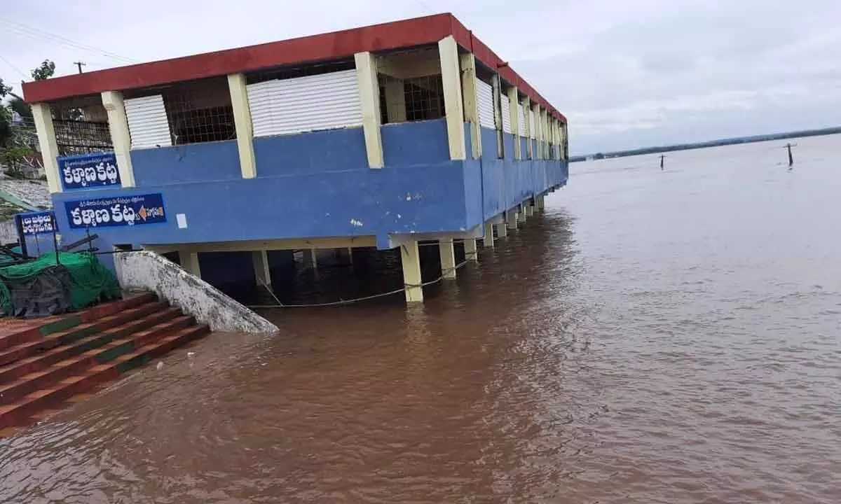 76 villages submerged in Godavari floods