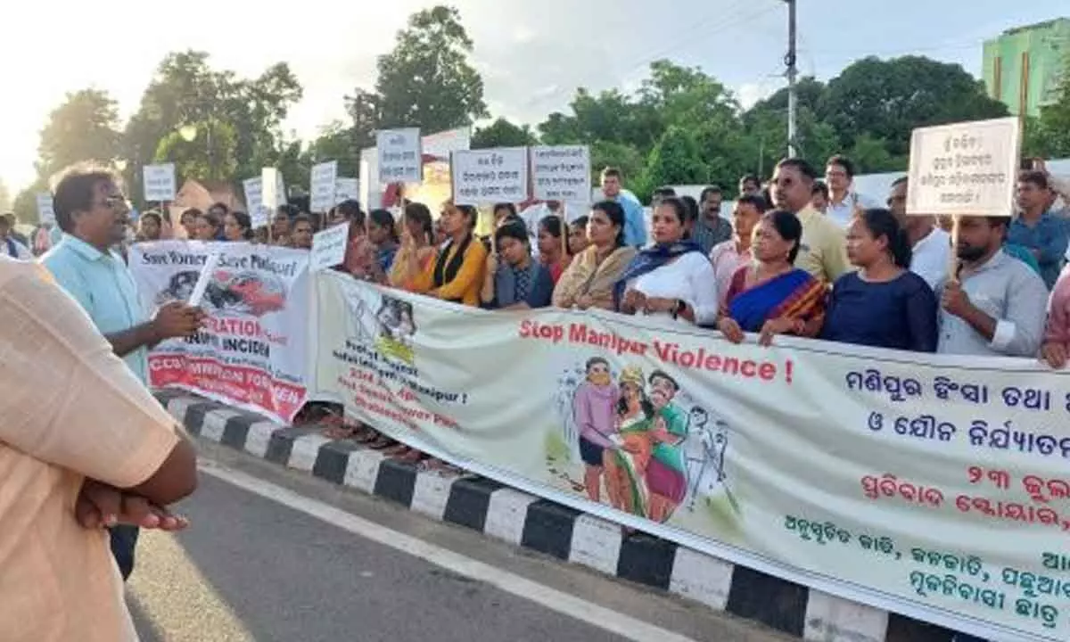 Govt asks varsities to help Manipur students