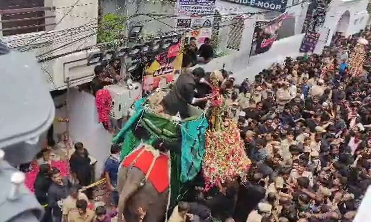 Bibi ka Alam procession kick-starts marking Youm-e-Ashura
