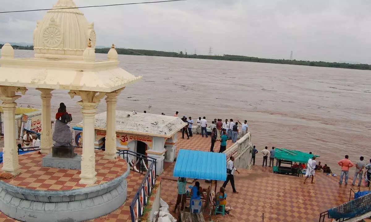Godavari crosses third warning level at Bhadrachalam on Saturday