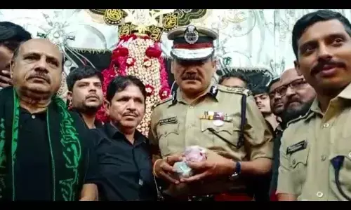 DGP Anjani Kumar inspecting arrangements made for Youm-e-Ashura at Bibi-ka-Alawa to be observed on Saturday