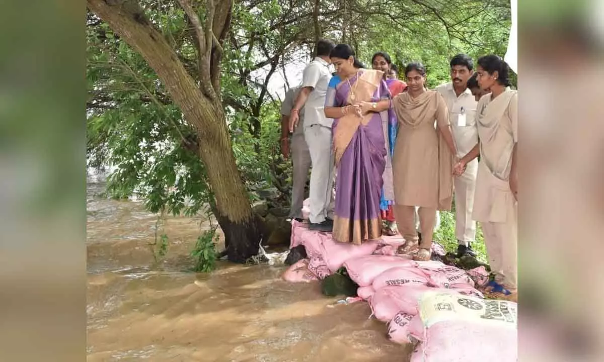 Home Minister Taneti Vanitha inspecting Godavari flood bank near Madduru Lanka on Sunday