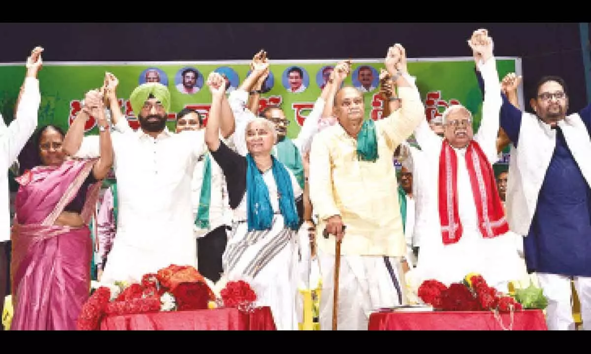 Social Activist Founder member Medha Patkar. Former Minister Vadde Shobhnarishwar Rao, All India Kisan Cell Chairperson Sukhpal Singh Khaira ji, and farmers leaders Solidarity at Karshaka-karmika state conference in Siddhartha auditorium in Vijayawada  on Sunday 								(Photo: Ch Venkata Mastan)