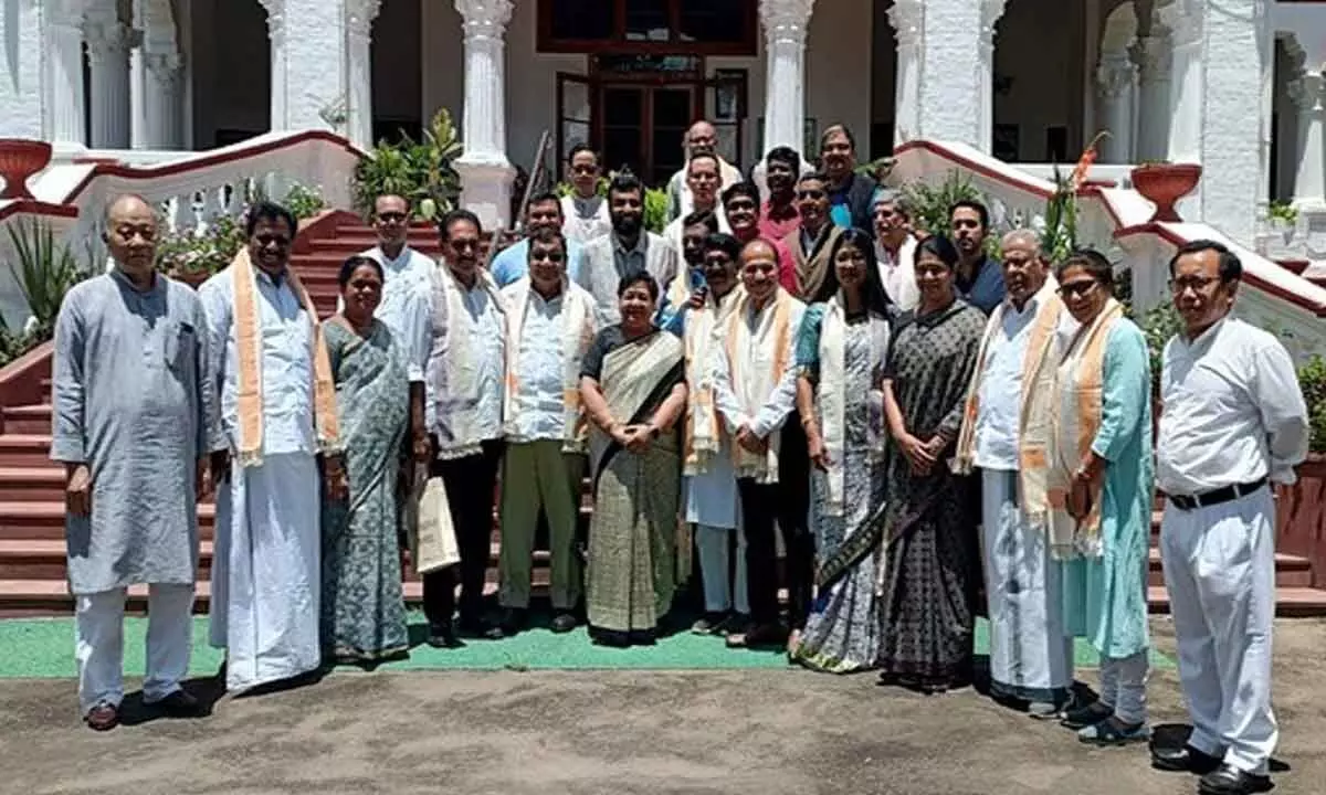Delegation Of MPs Concludes Manipur Visit And Meets Opposition Leaders