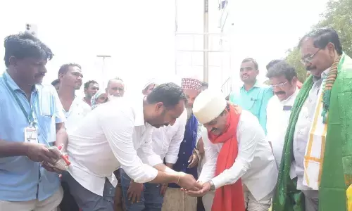 Agriculture minister Kakani Govardhan Reddy receiving bread from Nellore Municipal Corporation vice-chairman P Roop Kumar Yadav wishing return of YSRCP government in the state as part of ongoing Rottela Pandaga in Nellore on Monday