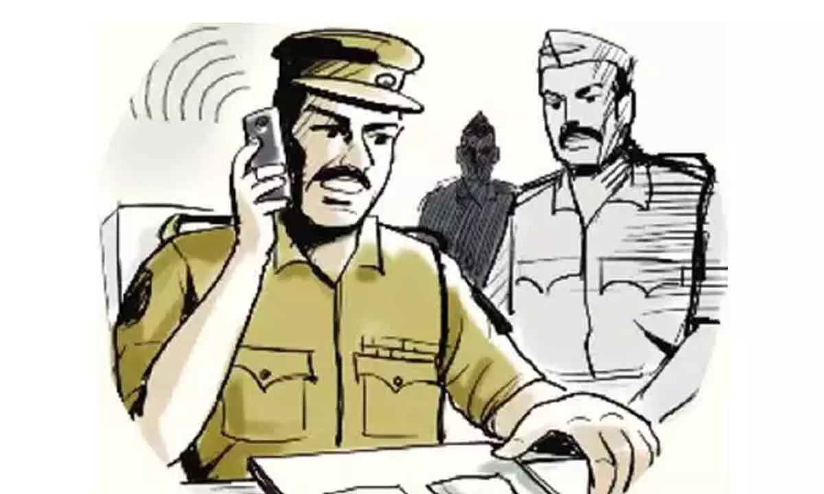 Andhra Pradesh: Guntakal police rescues a young man from  committing suicide