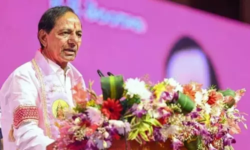 CM KCR leaves for Maharashtra, to address public meeting in Sangli district