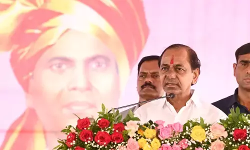 KCR receives warm welcome at Kolhapur Airport in Maharashtra