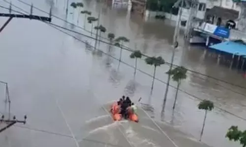 TPCC team meets Guv on floods, pleads help for flood victims