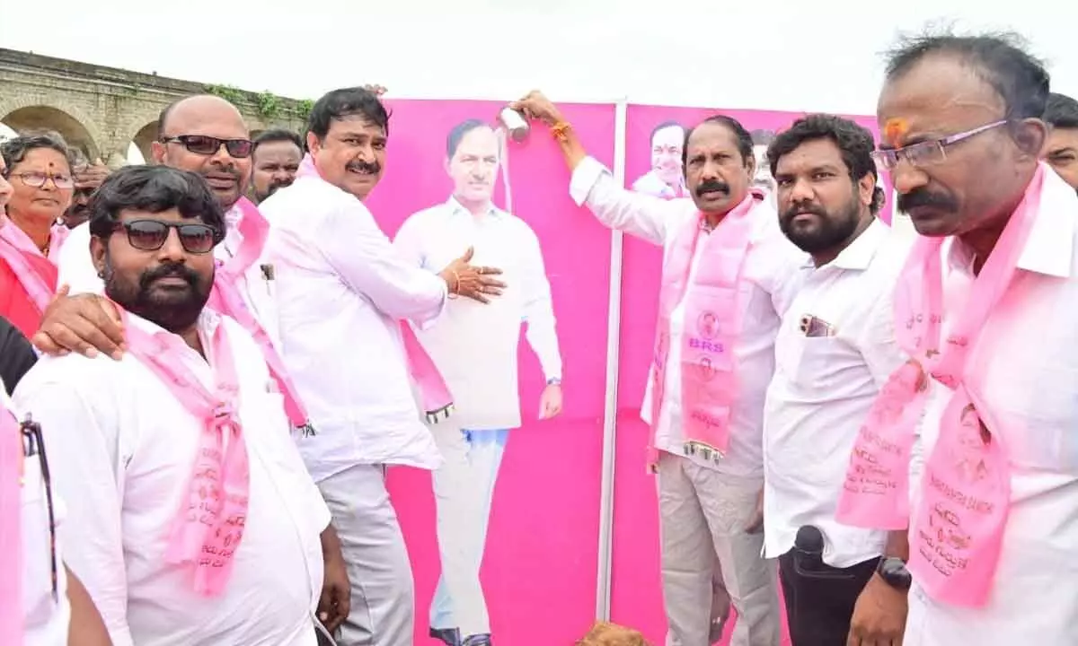 BRS leaders laud KCR, Puvvada for granting Rs 150cr for RCC wall along Munneru
