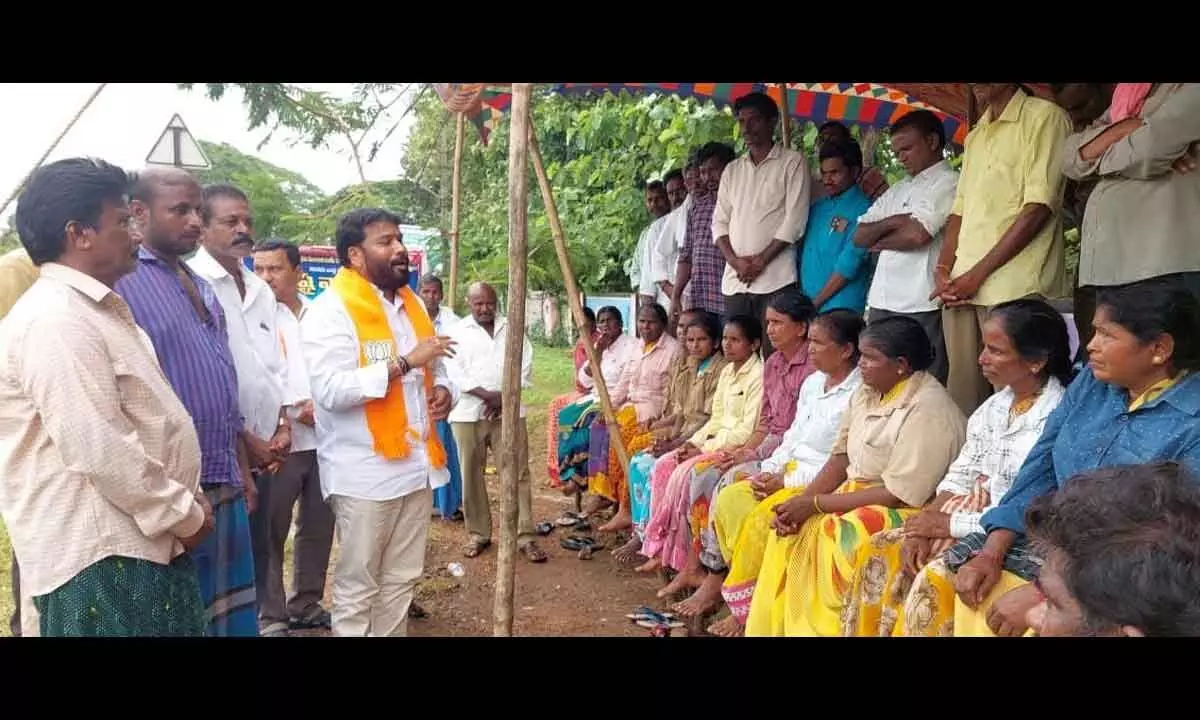 BJP leader Namburi Ramalingeswara Rao speaking at GP workers dharna at Kalluru in Khammam district on Tuesday