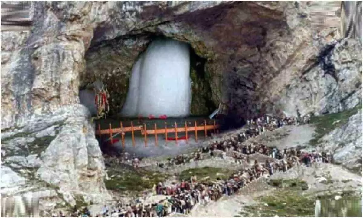 Over 4000 pilgrims had darshan inside the  cave shrine of Amarnath Yatra