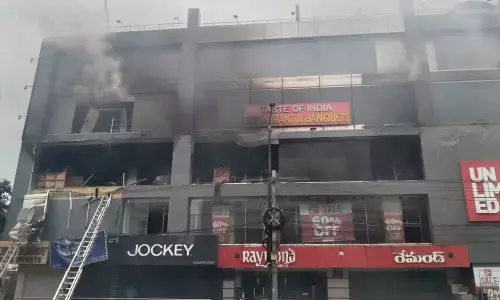 Hyderabad: Fire breaks out at Unlimited Showroom in Habsiguda, no casualties