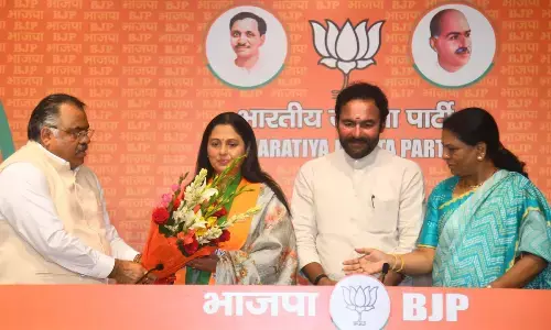 Veteren actress Jayasudha joins in BJP