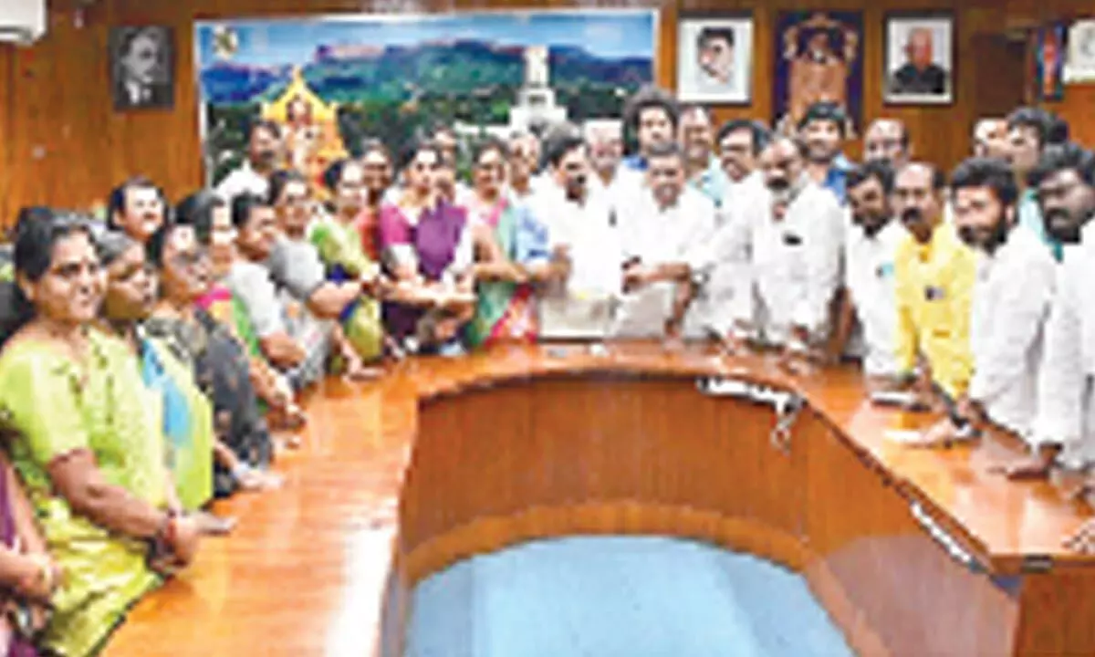 YSRCP corporators led by  Deputy Mayor Mudra Narayana  submitting a memorandum to the SVU Vice-Chancellor  Prof K Raja Reddy in Tirupati on Wednesday