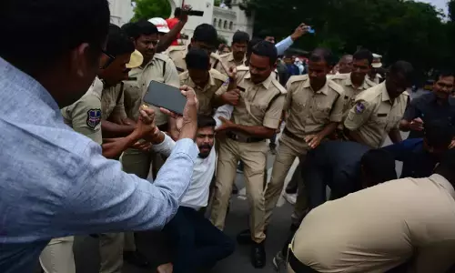 Youth Congress activists stages protest at Assembly