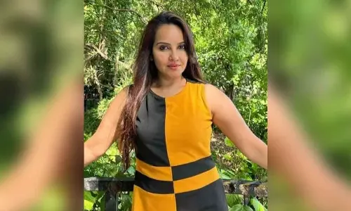 Geetanjali Mishra uses face pack made from pomegranate seeds for monsoon skincare routine