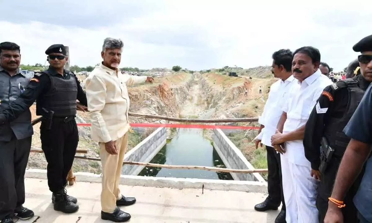 Rayalaseema a victim of Jagan’s inefficiency in irrigation sector: Naidu