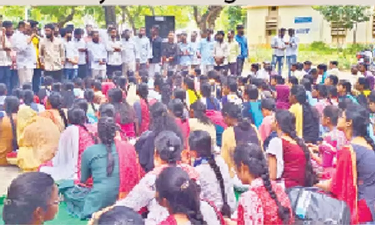 Students observe varsity bandh against new roads