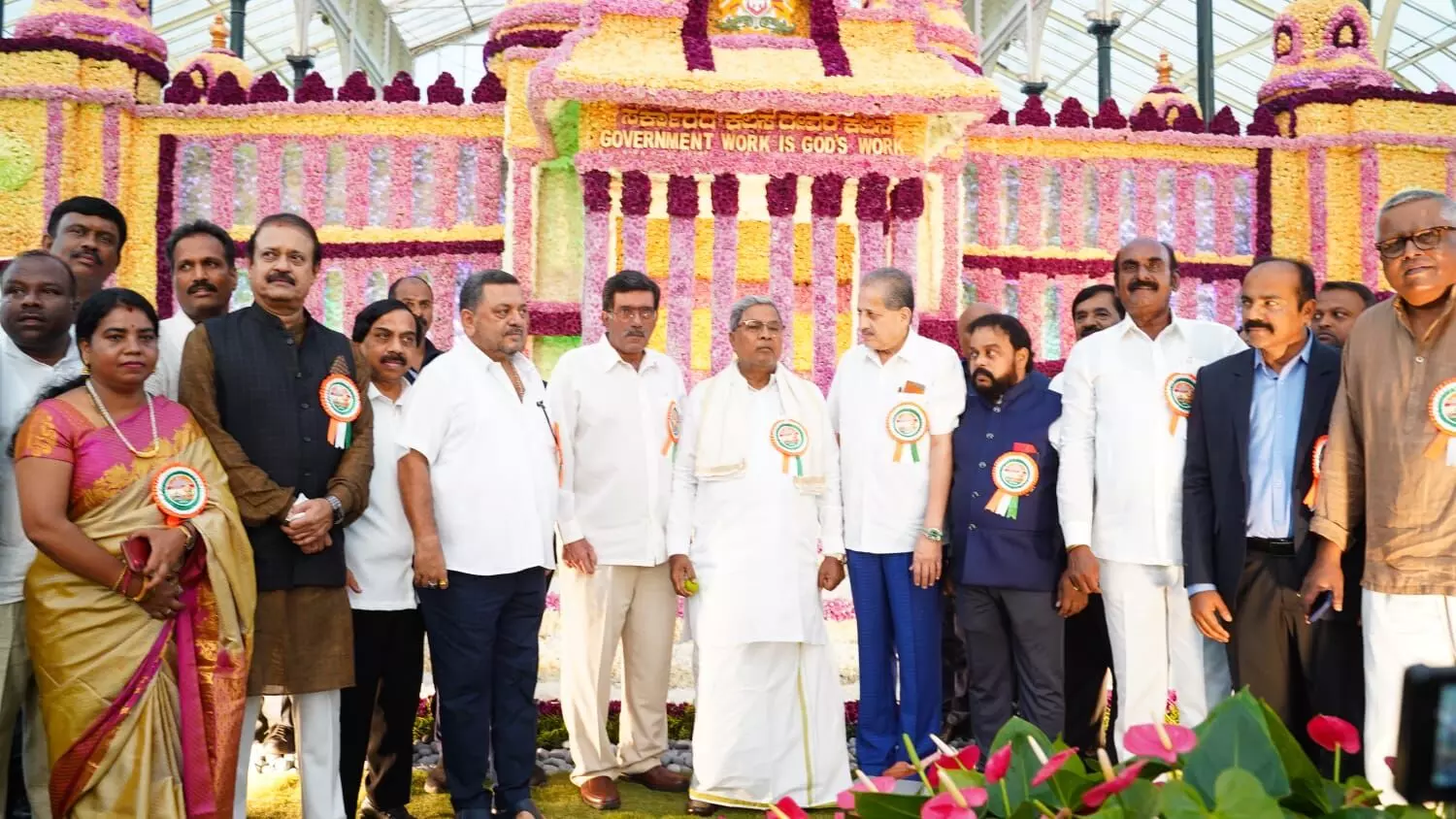 Chief Minister inaugurates Independence Day flower show at Lal Bagh