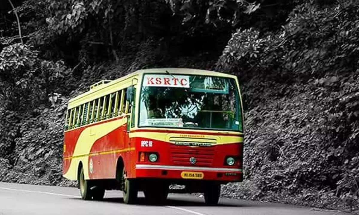 KSRTC instructs drivers to ply buses at left side on Expressway