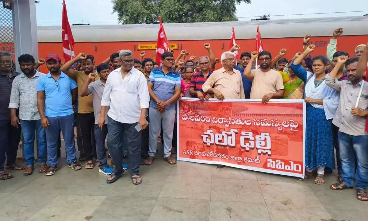 CPM supporters and tribal sprotesters setting off to New Delhi s to participate in ‘Maha Dharna’ in Visakhapatnam on Saturday