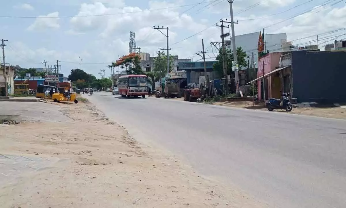 A busy road in Chittoor wears a deserted look following the bandh call given by YSRCP cadres protesting violence in Punganur on Saturday.