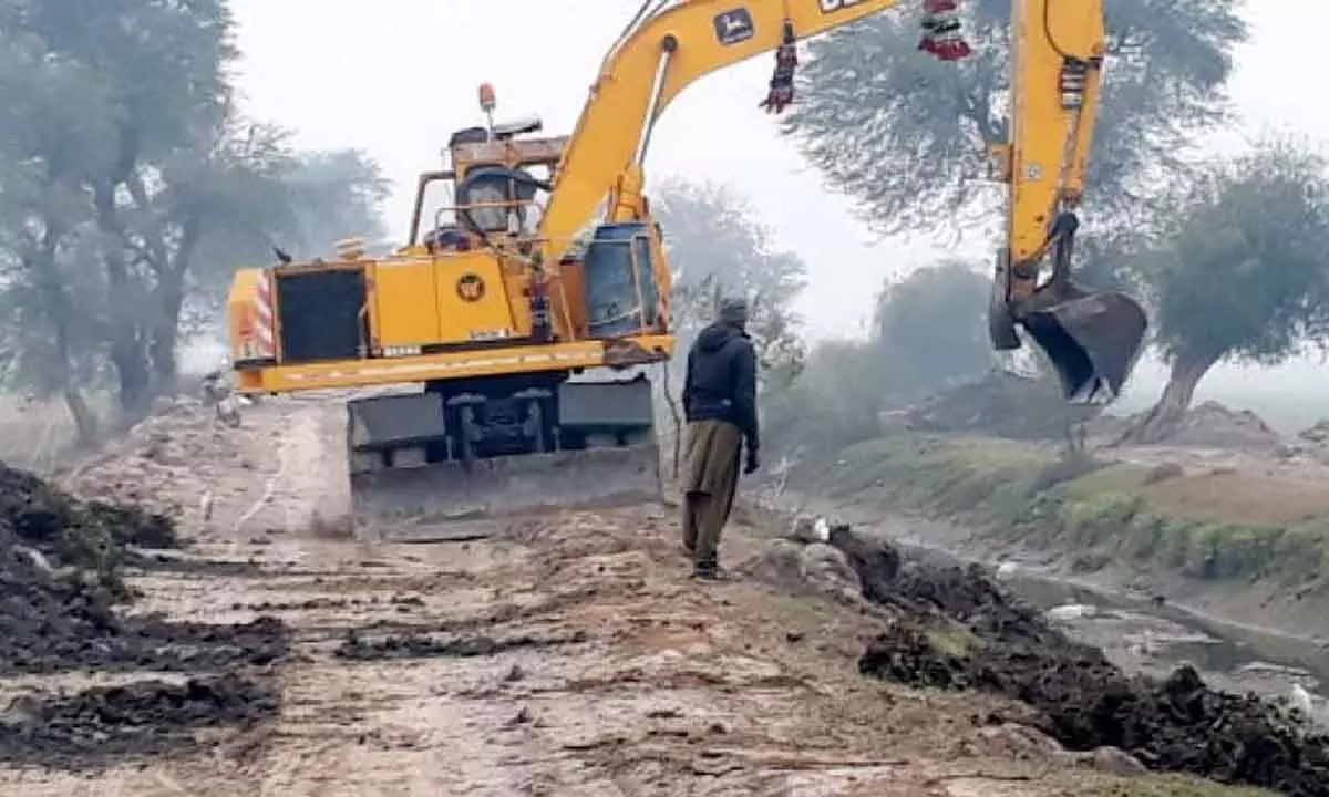 An excavator desilting a canal in Vidapanakallu.